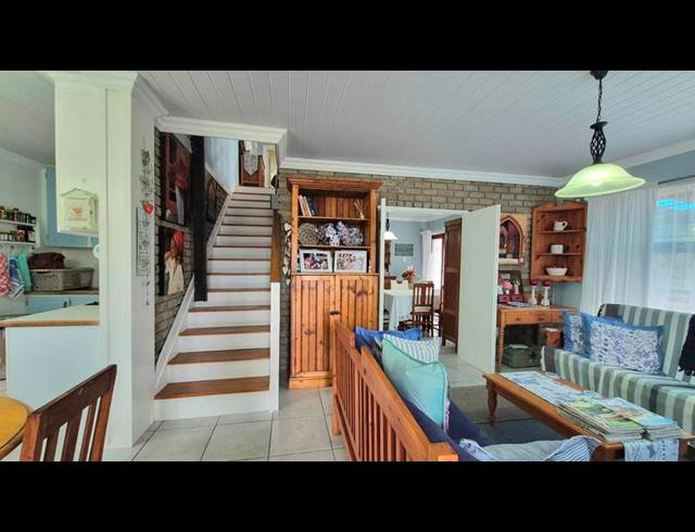 4 BEDROOM HOUSE FOR SALE IN HARTENBOS HEUWELS